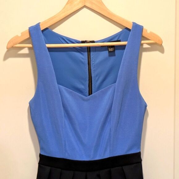 $5 Item! EUC Forever 21 S Periwinkle Blue and Black Neoprene Zip Back Dress - Picture 2 of 6